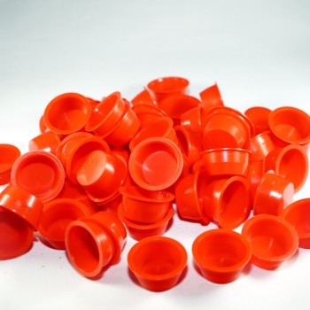 3/4 inch red plastic plugs X100